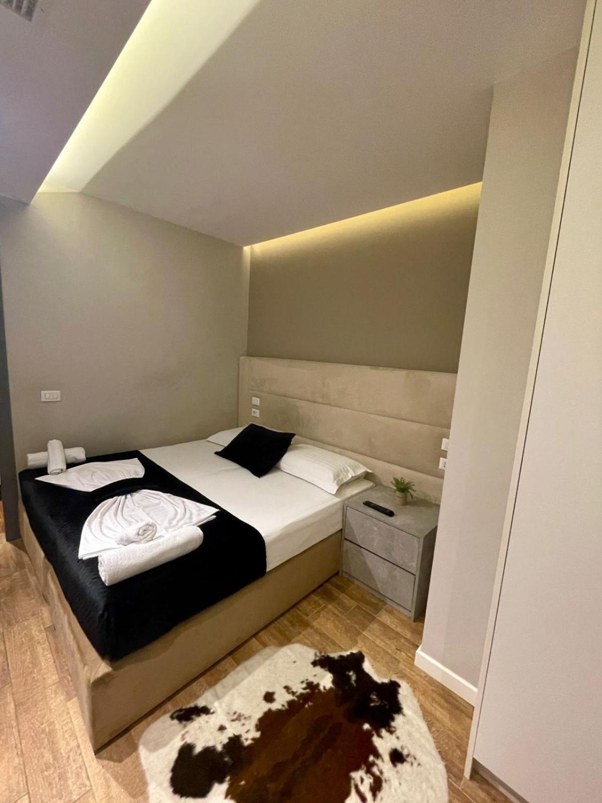 Premium City Studio & Suite Tirana Buitenkant foto