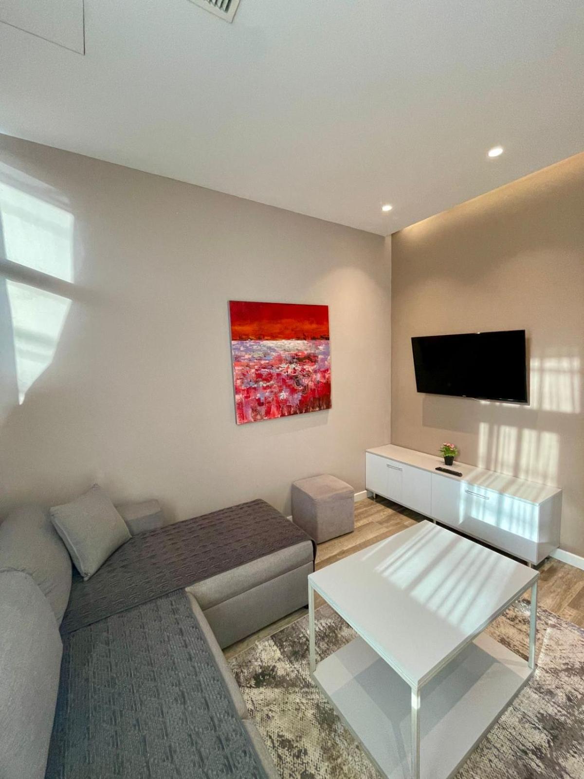 Premium City Studio & Suite Tirana Buitenkant foto